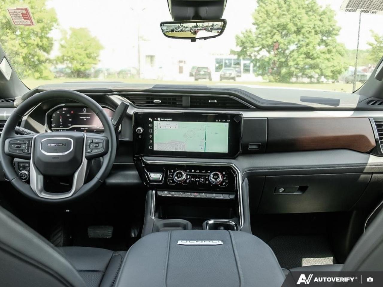 2025 GMC SIERRA 2500HD 4WD Crew Cab Standard Box Denali Photo