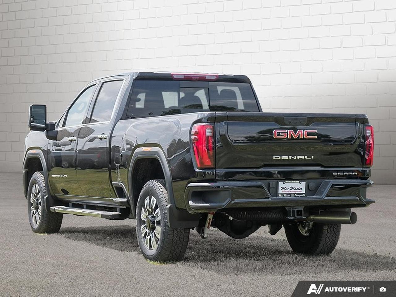 2025 GMC SIERRA 2500HD 4WD Crew Cab Standard Box Denali Photo
