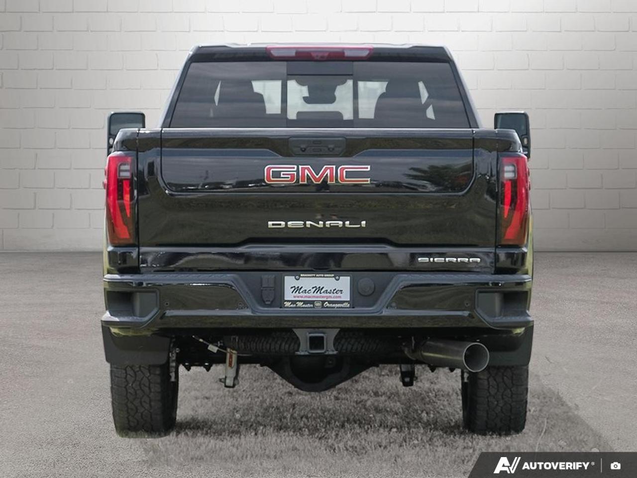 2025 GMC SIERRA 2500HD 4WD Crew Cab Standard Box Denali Photo3