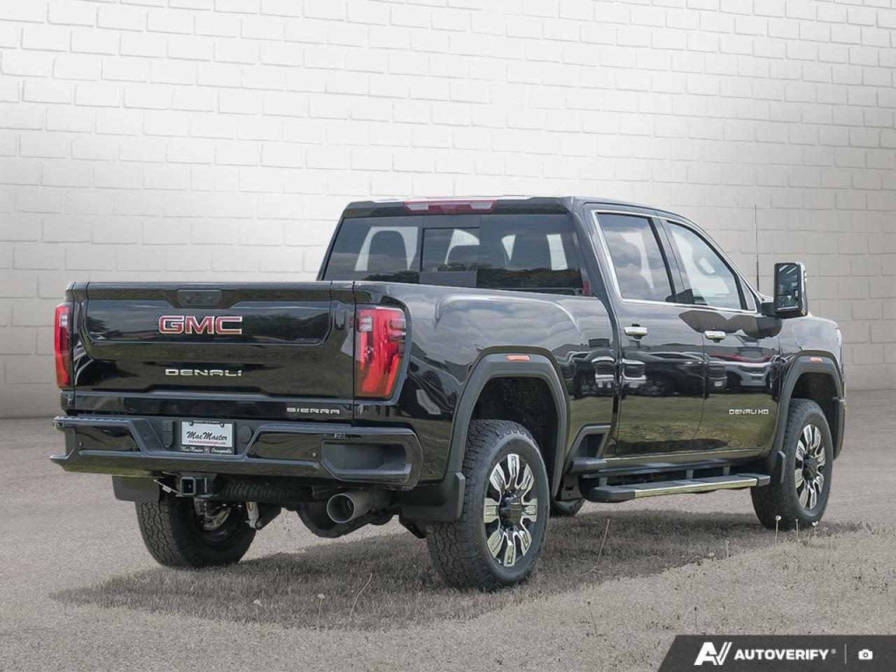 2025 GMC SIERRA 2500HD 4WD Crew Cab Standard Box Denali Photo