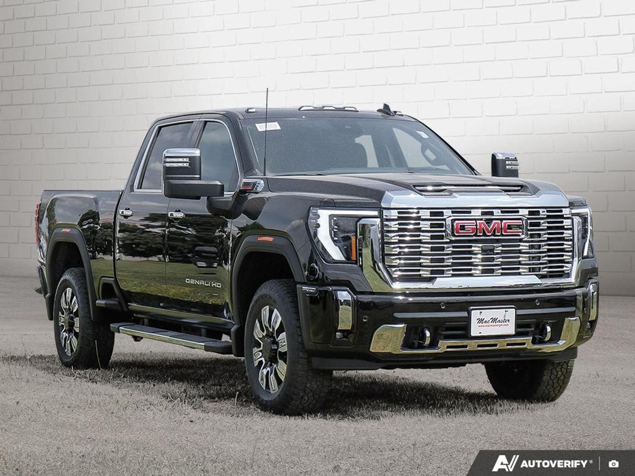 2025 GMC SIERRA 2500HD 4WD Crew Cab Standard Box Denali Photo