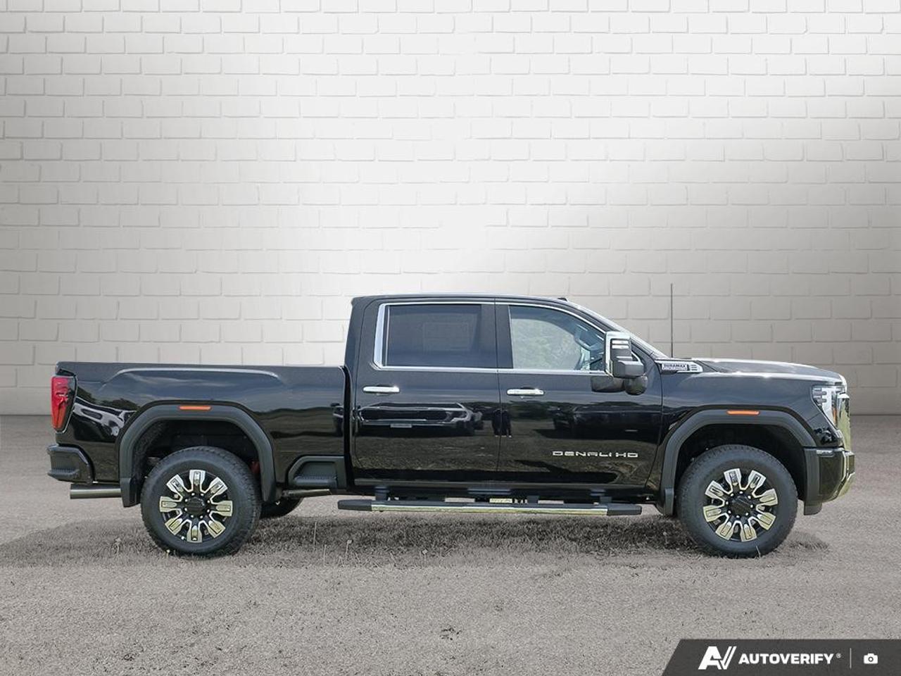 2025 GMC SIERRA 2500HD 4WD Crew Cab Standard Box Denali Photo