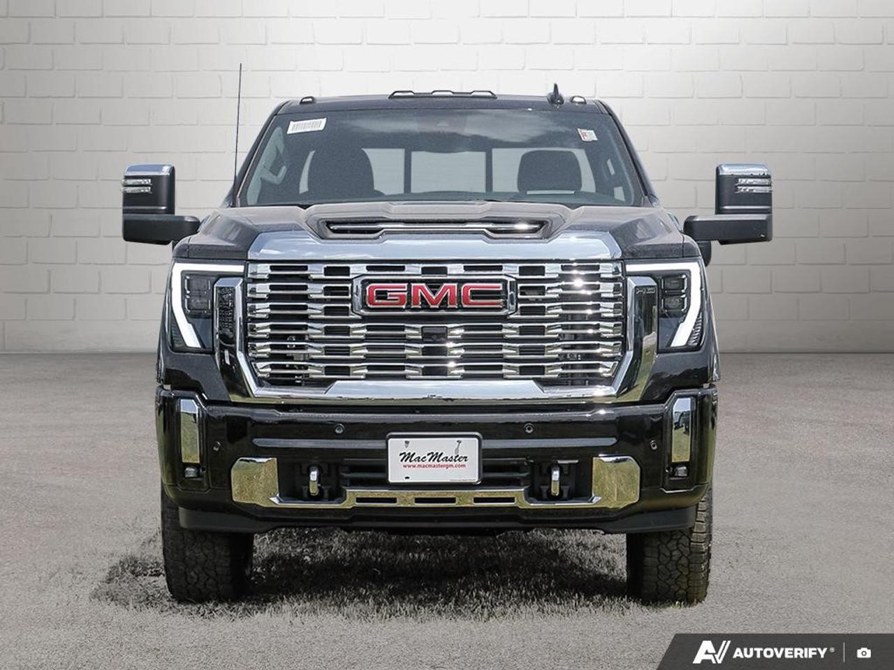 2025 GMC SIERRA 2500HD 4WD Crew Cab Standard Box Denali Photo