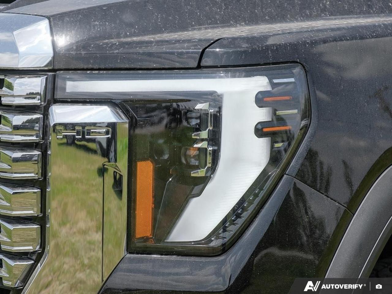 2025 GMC SIERRA 2500HD 4WD Crew Cab Standard Box Denali Photo