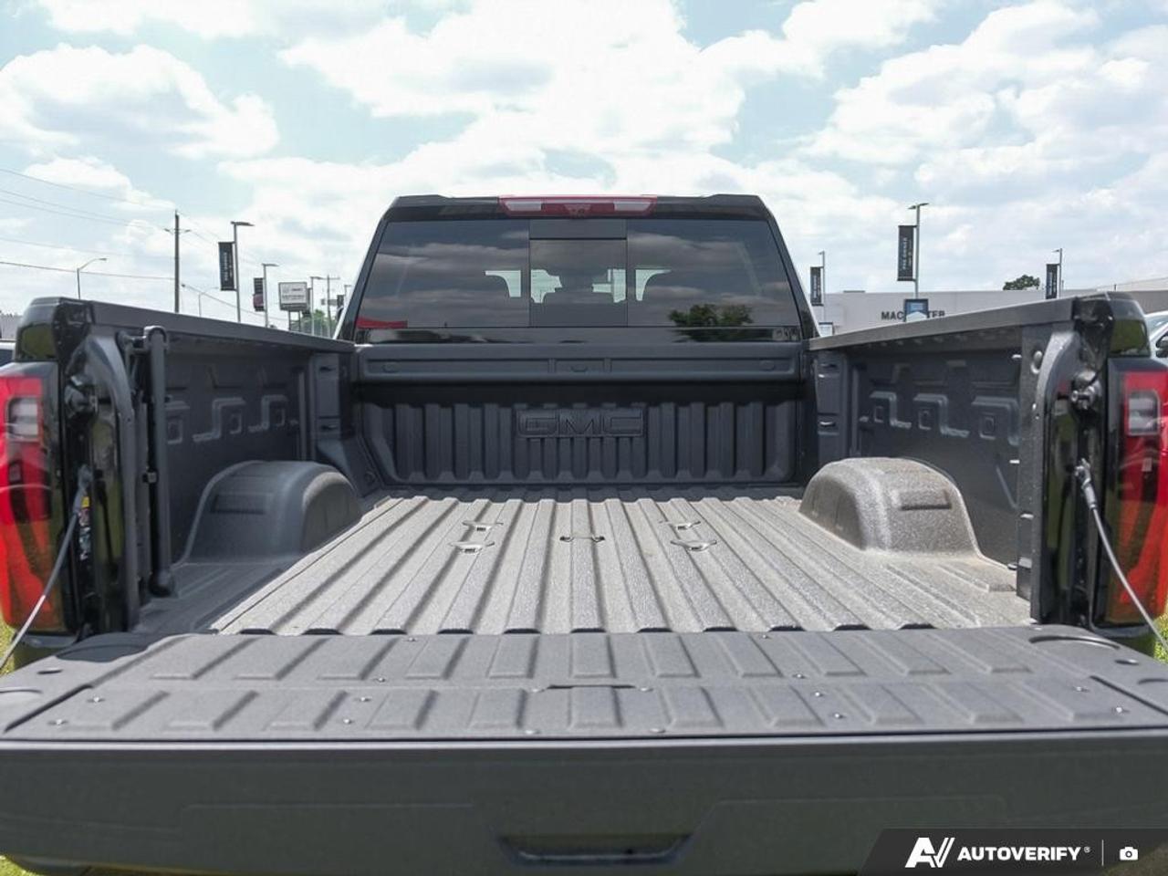 2025 GMC SIERRA 2500HD 4WD Crew Cab Standard Box Denali Photo