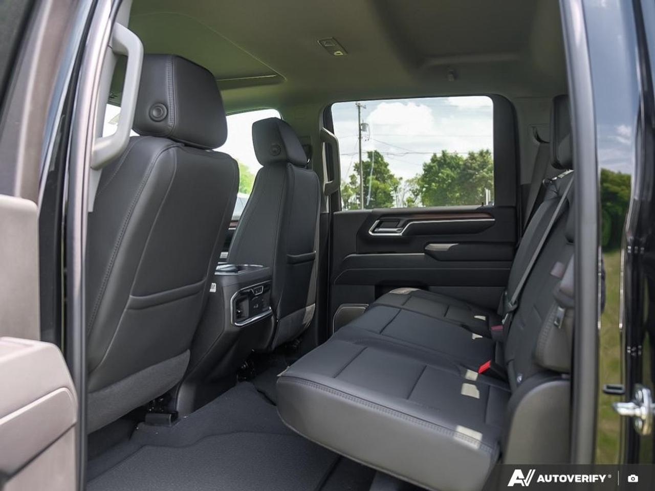 2025 GMC SIERRA 2500HD 4WD Crew Cab Standard Box Denali Photo