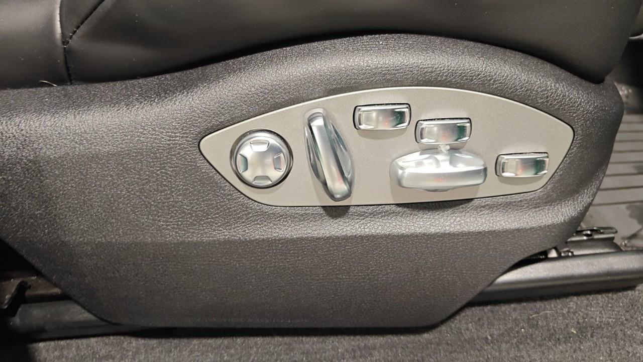 2025 Porsche Macan GTS 4dr All-Wheel Drive Photo