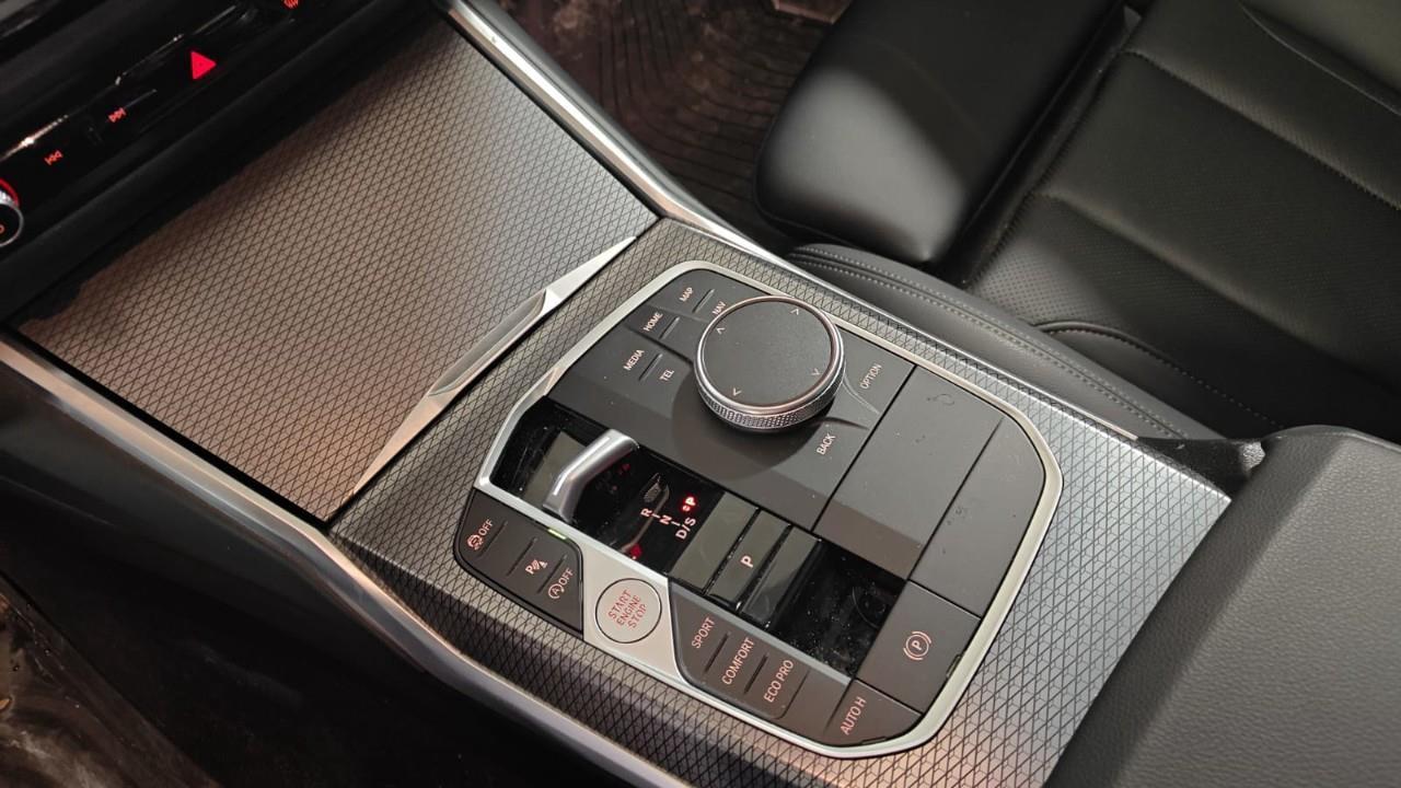 2024 BMW 330 i xDrive 4dr All-Wheel Drive Sedan Photo