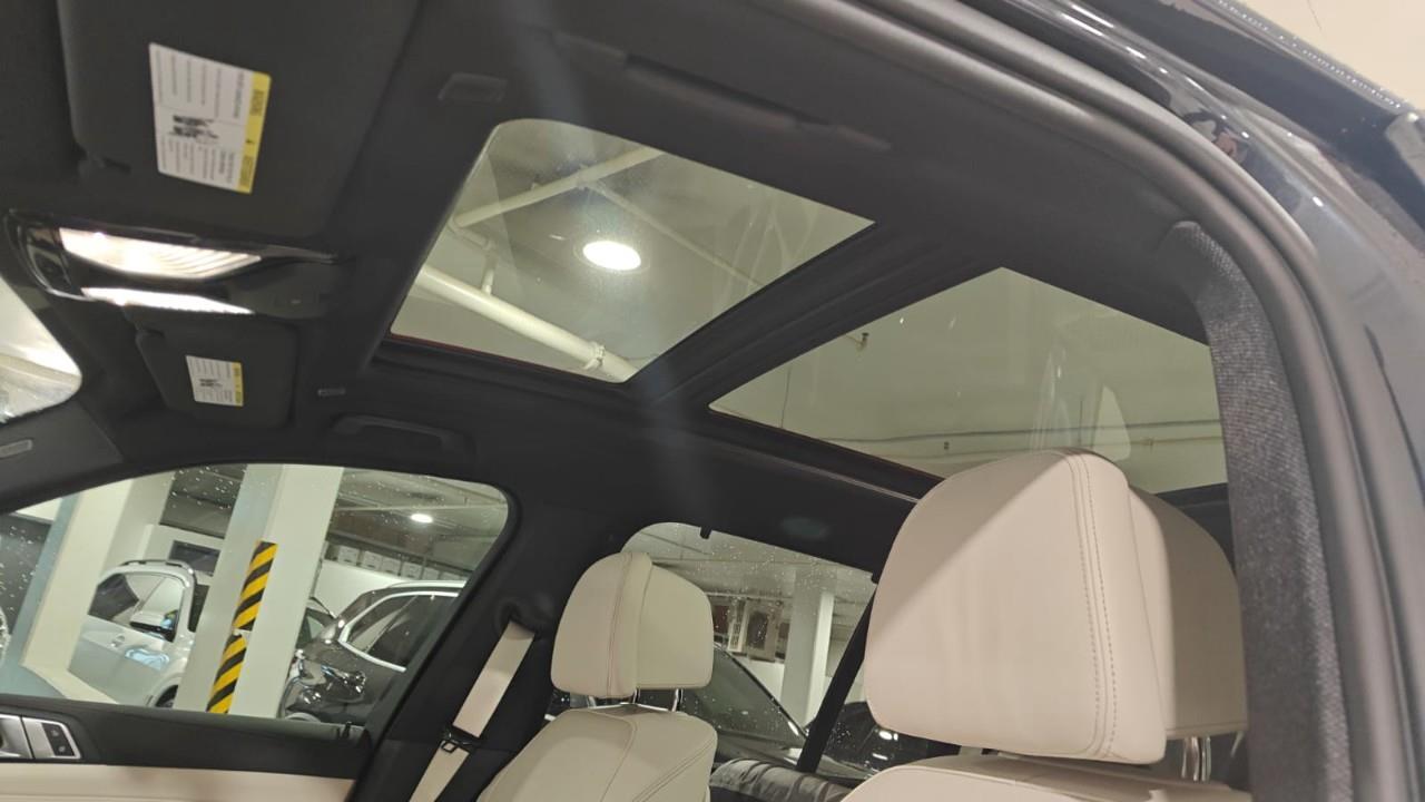 2022 BMW X5 PHEV xDrive45e 4dr All-Wheel Drive Sports Activity Vehicle Photo4