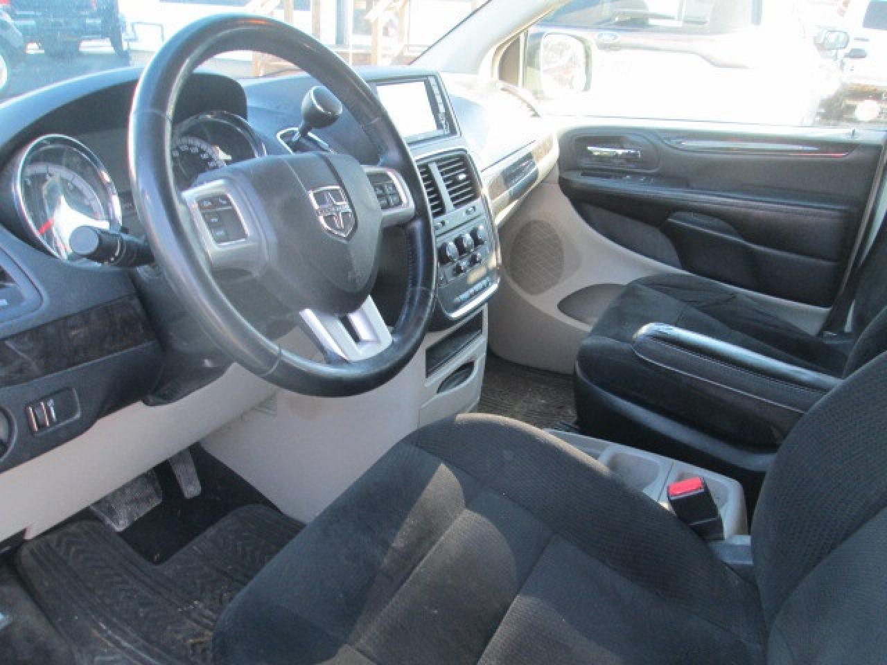 2016 Dodge Grand Caravan 4dr Wgn SXT, Stow N Go Seating, Back Up Camera Photo