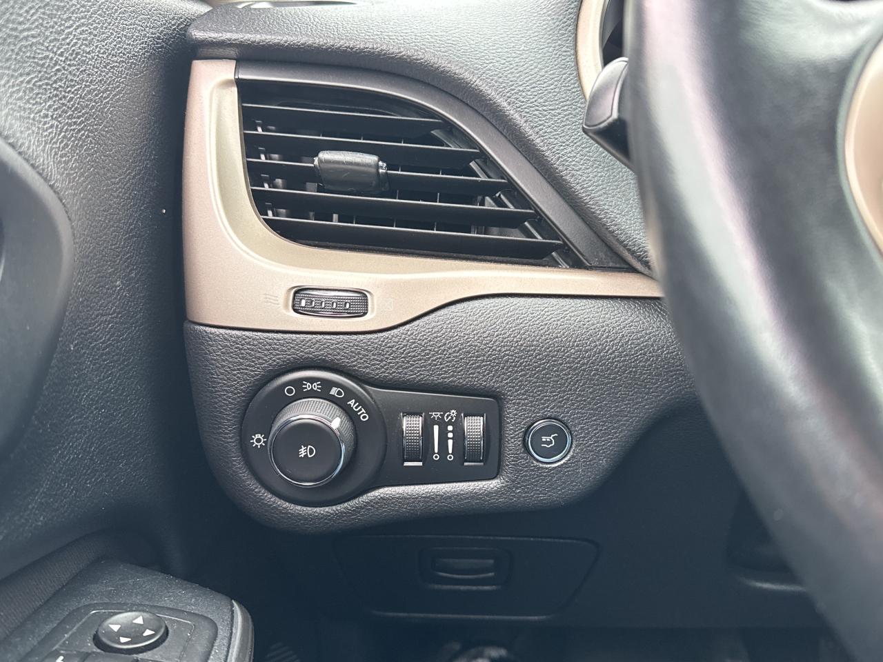 2016 Jeep Cherokee North Latitude Photo