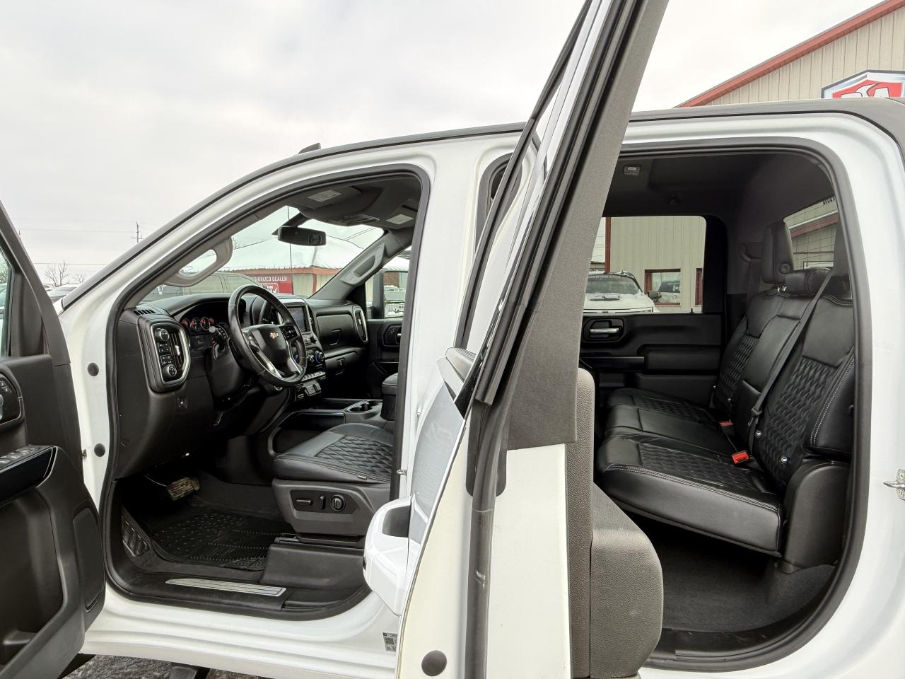 2020 Chevrolet SILVERADO 2500HD 4WD Crew Cab 159  LT Photo