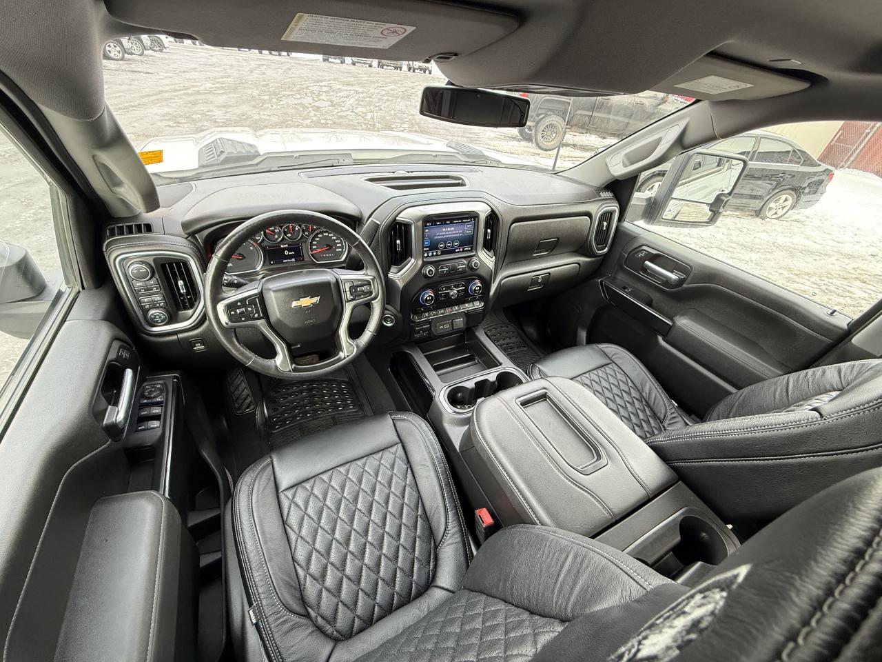 2020 Chevrolet SILVERADO 2500HD 4WD Crew Cab 159  LT Photo