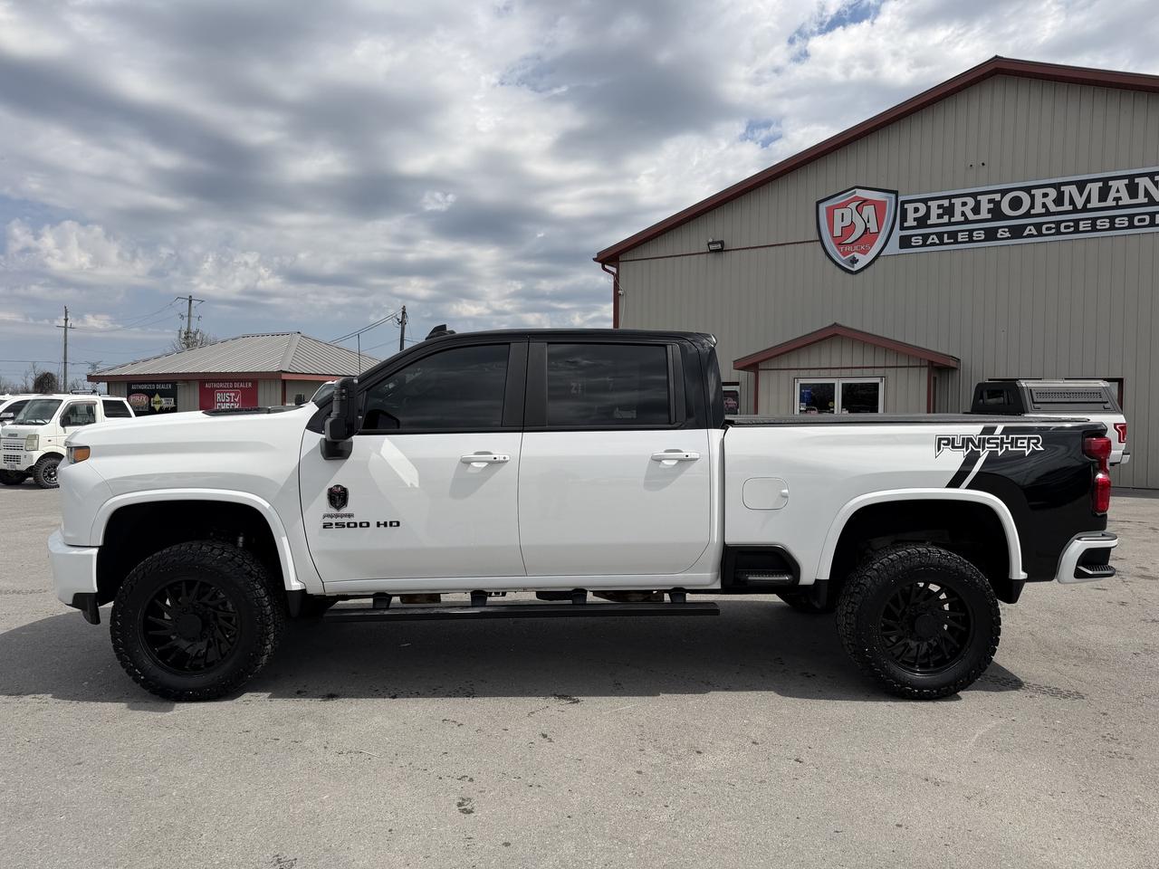 2020 Chevrolet SILVERADO 2500HD LT PUNISHER EDITION DURAMAX Photo3