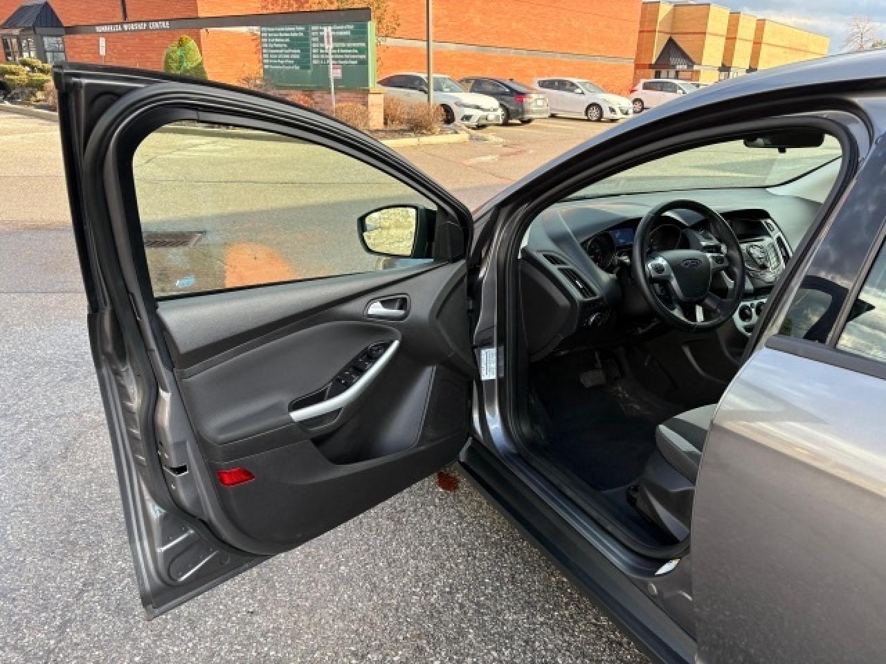 2014 Ford Focus SE/4CYL/AUTOMATIC/1 OWNER/CERTIFIED Photo