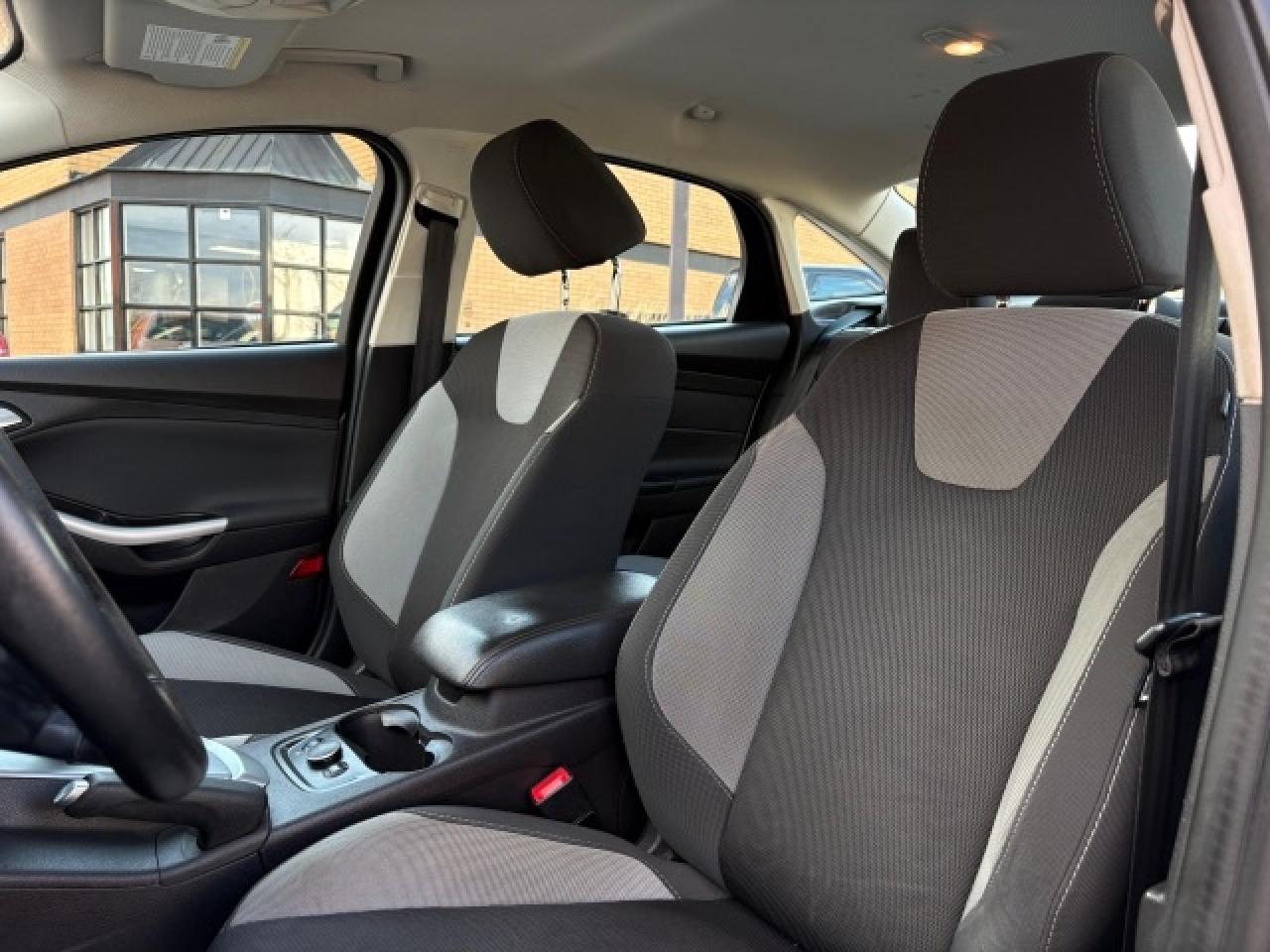 2014 Ford Focus SE/4CYL/AUTOMATIC/1 OWNER/CERTIFIED Photo