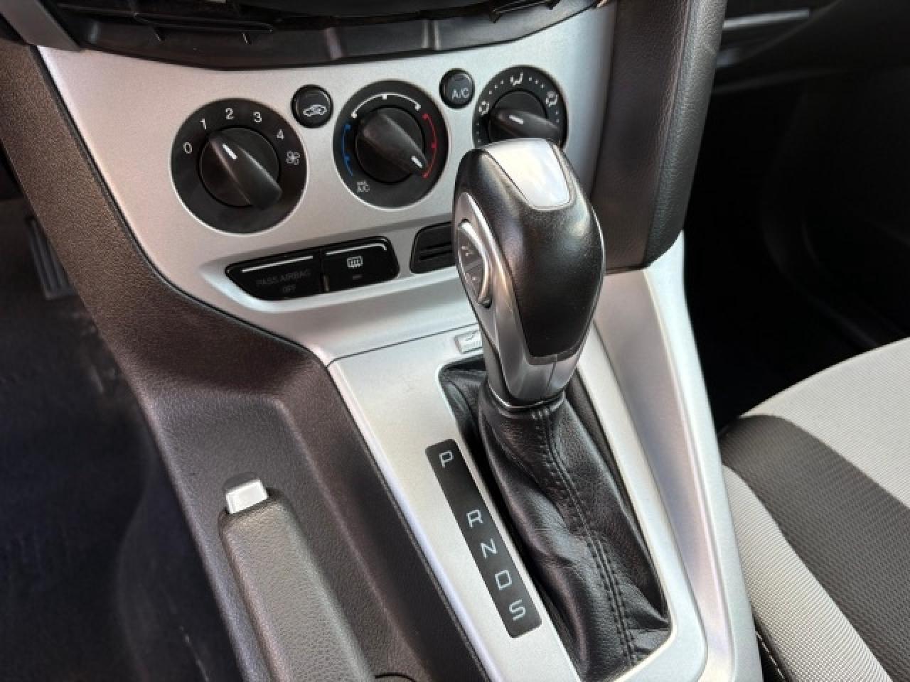 2014 Ford Focus SE/4CYL/AUTOMATIC/1 OWNER/CERTIFIED Photo