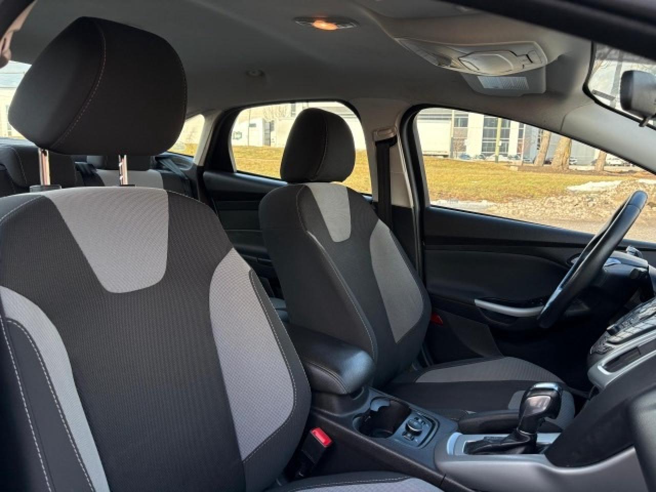 2014 Ford Focus SE/4CYL/AUTOMATIC/1 OWNER/CERTIFIED Photo