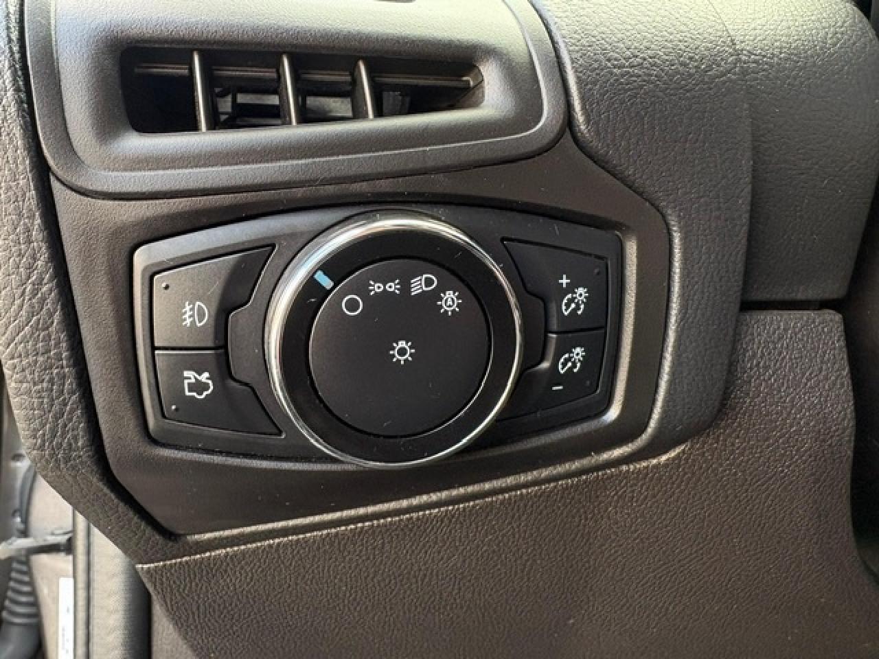 2014 Ford Focus SE/4CYL/AUTOMATIC/1 OWNER/CERTIFIED Photo