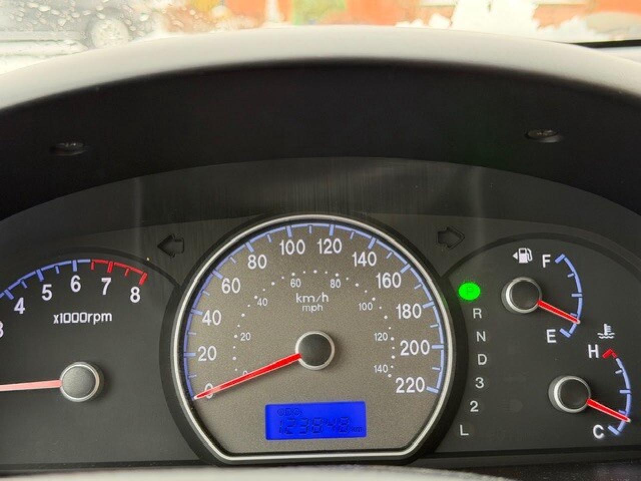 2008 Hyundai Elantra AUTOMATIC/CERTIFIED/2 SETS OF TIRES Photo