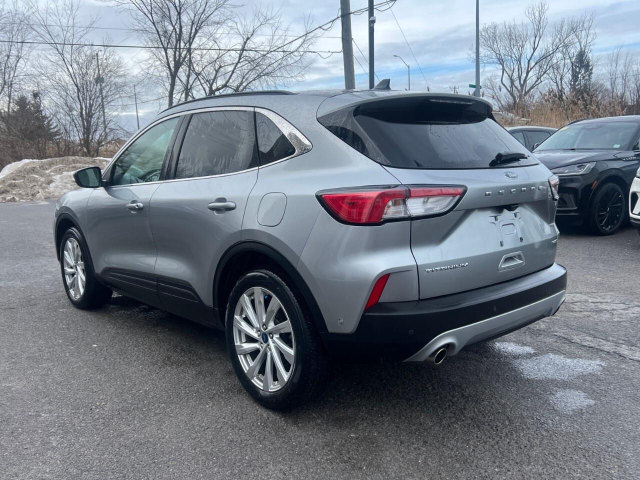 2021 Ford Escape TITANIUM   ELITE PKG    HYBRID   WIRELESS CHARGING Photo