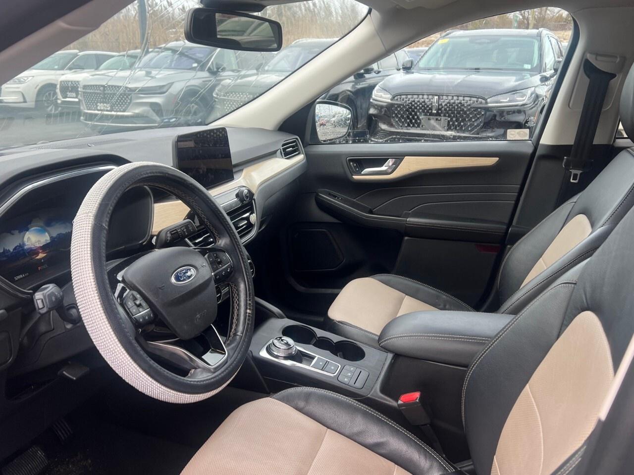 2021 Ford Escape TITANIUM   ELITE PKG    HYBRID   WIRELESS CHARGING Photo