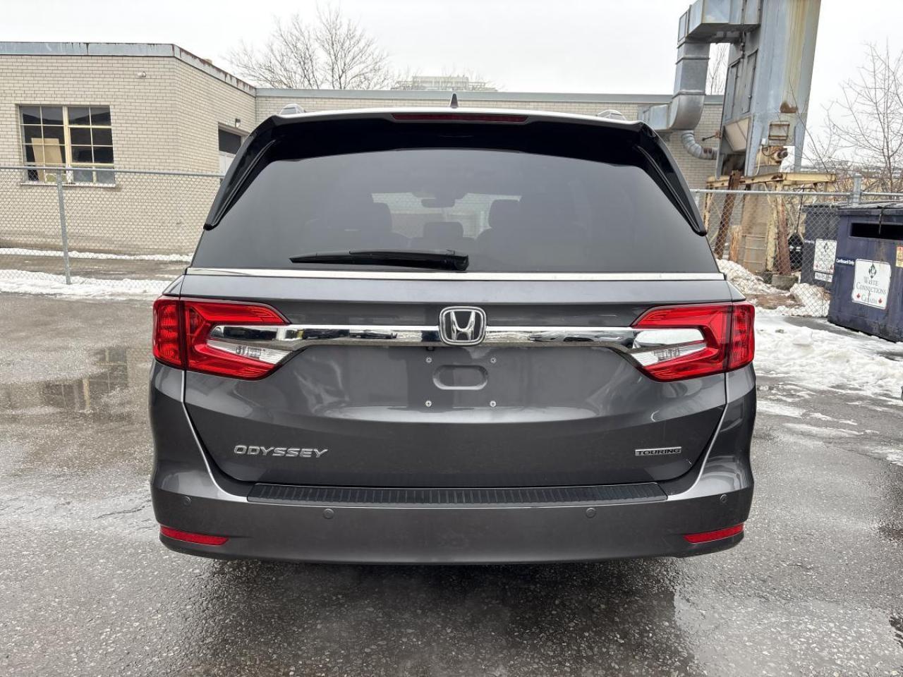 2019 Honda Odyssey Touring Photo2