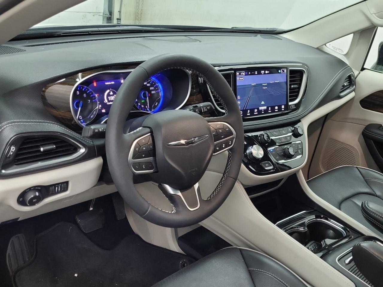 2024 Chrysler Pacifica Limited   PWR DOORS   HEATED/VENTED LEATHER   BLIN Photo2