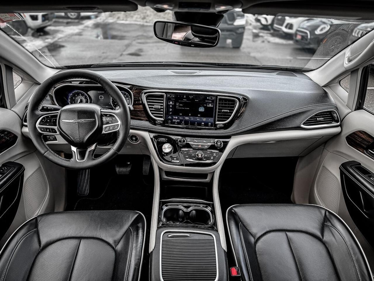 2024 Chrysler Pacifica Limited   PWR DOORS   HEATED/VENTED LEATHER   BLIN Photo