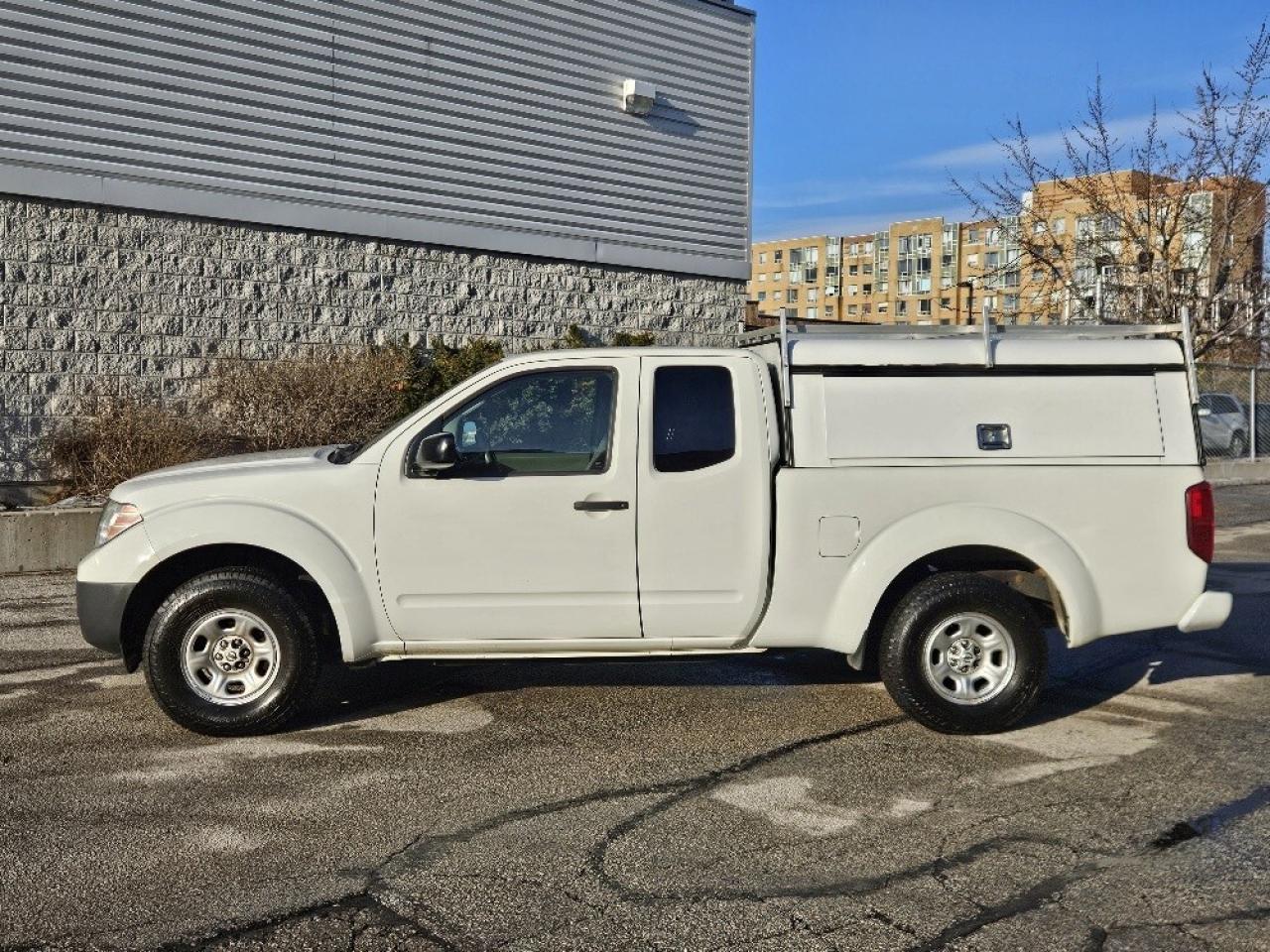 2018 Nissan Frontier 2.5L 4 CYLINDER GAS SAVER-CAMERA-1 OWNER-KING CAB! Photo