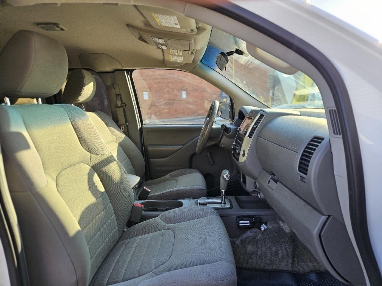 2018 Nissan Frontier 2.5L 4 CYLINDER GAS SAVER-CAMERA-1 OWNER-KING CAB! Photo