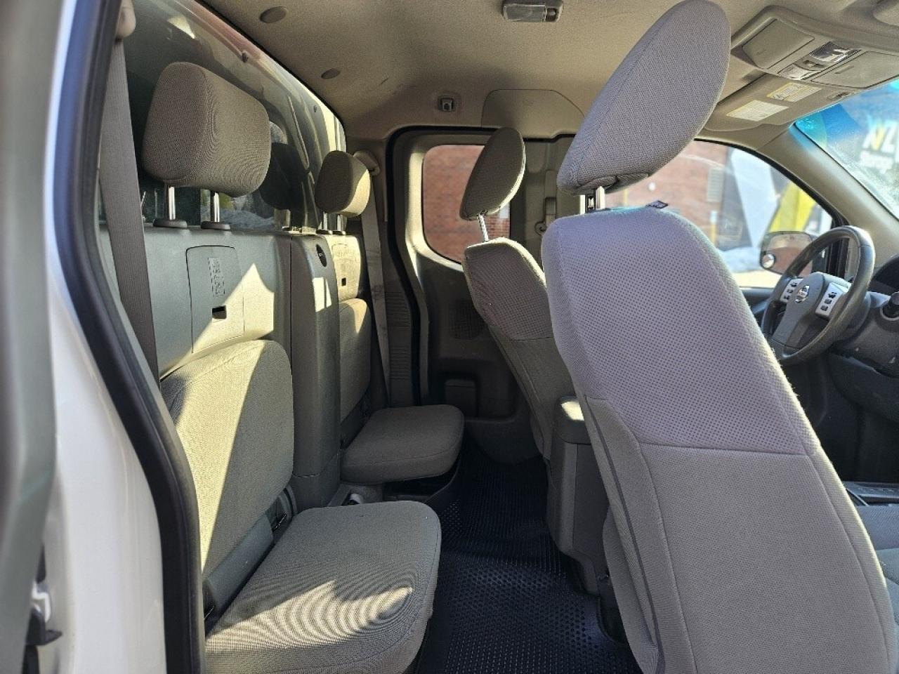 2018 Nissan Frontier 2.5L 4 CYLINDER GAS SAVER-CAMERA-1 OWNER-KING CAB! Photo