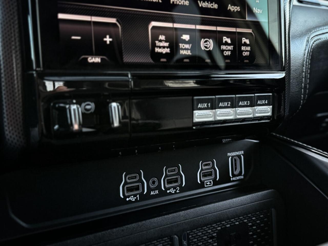 2025 RAM 2500 Limited   CREW   CUMMINS   5TH WHEEL PREP   LEVEL Photo