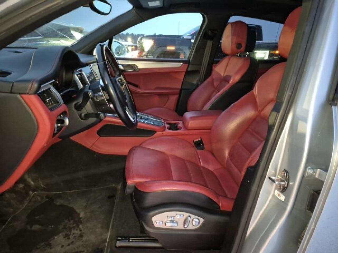 2018 Porsche Macan GTS AWD Photo2