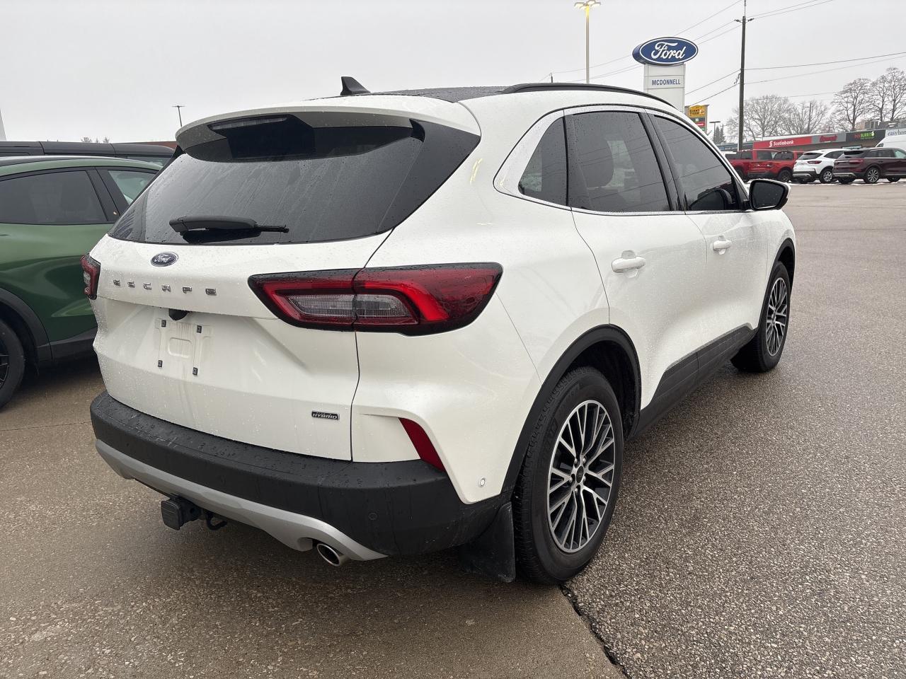 2023 Ford Escape PHEV Photo3