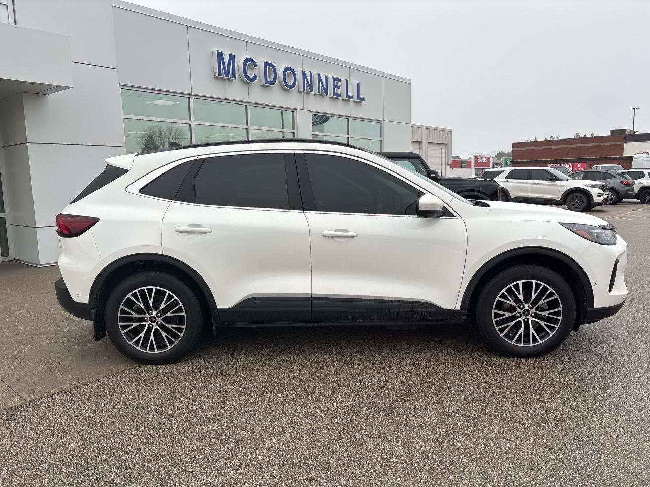 2023 Ford Escape PHEV Photo2