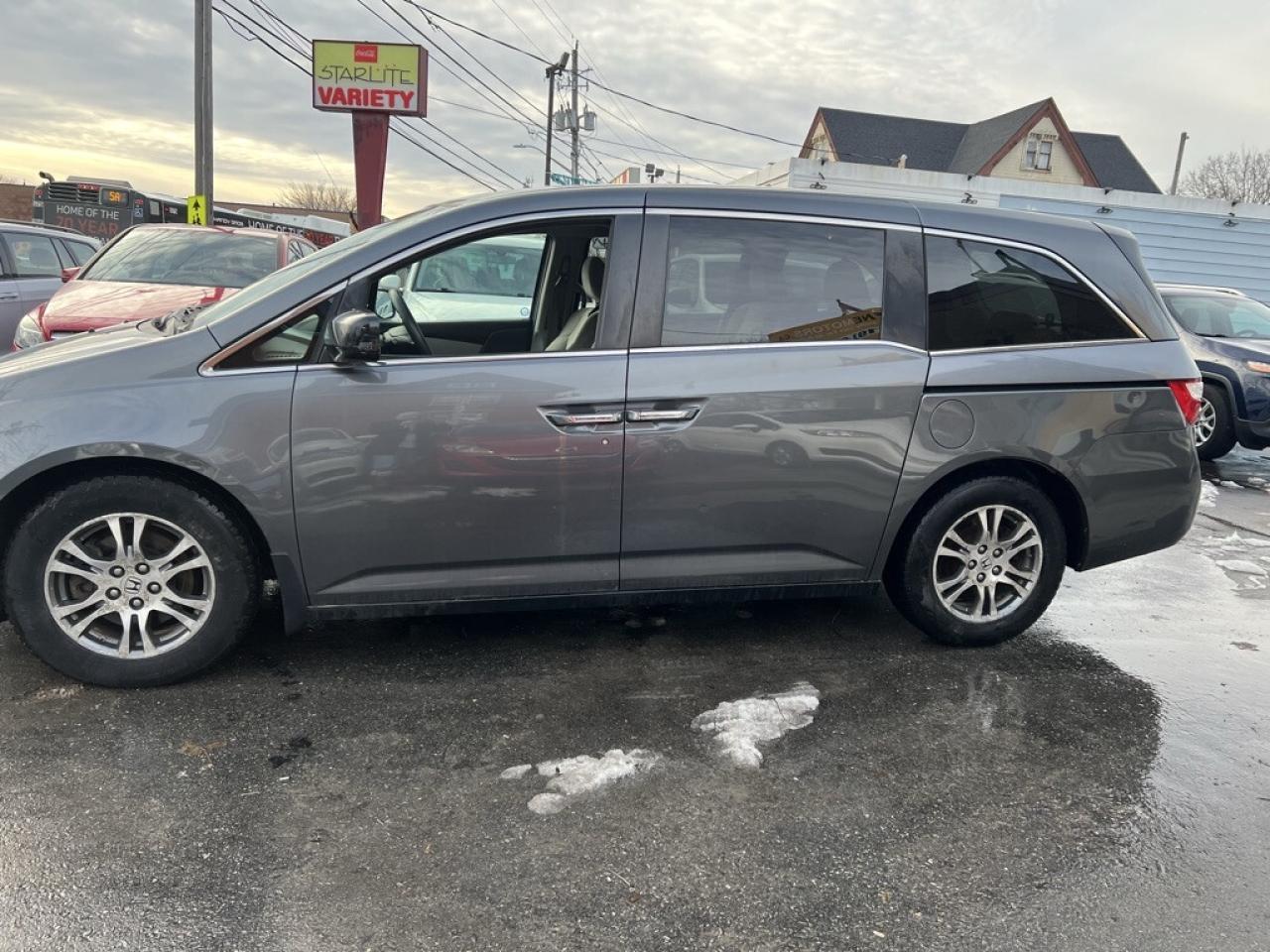 2013 Honda Odyssey EX-Passenger Van Automatic Photo