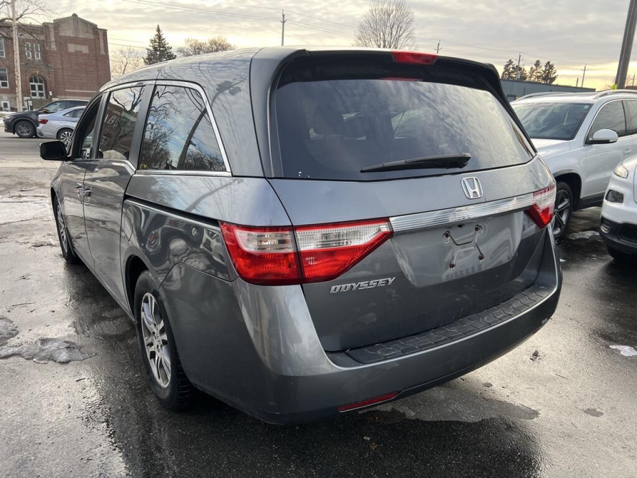 2013 Honda Odyssey EX-Passenger Van Automatic Photo3