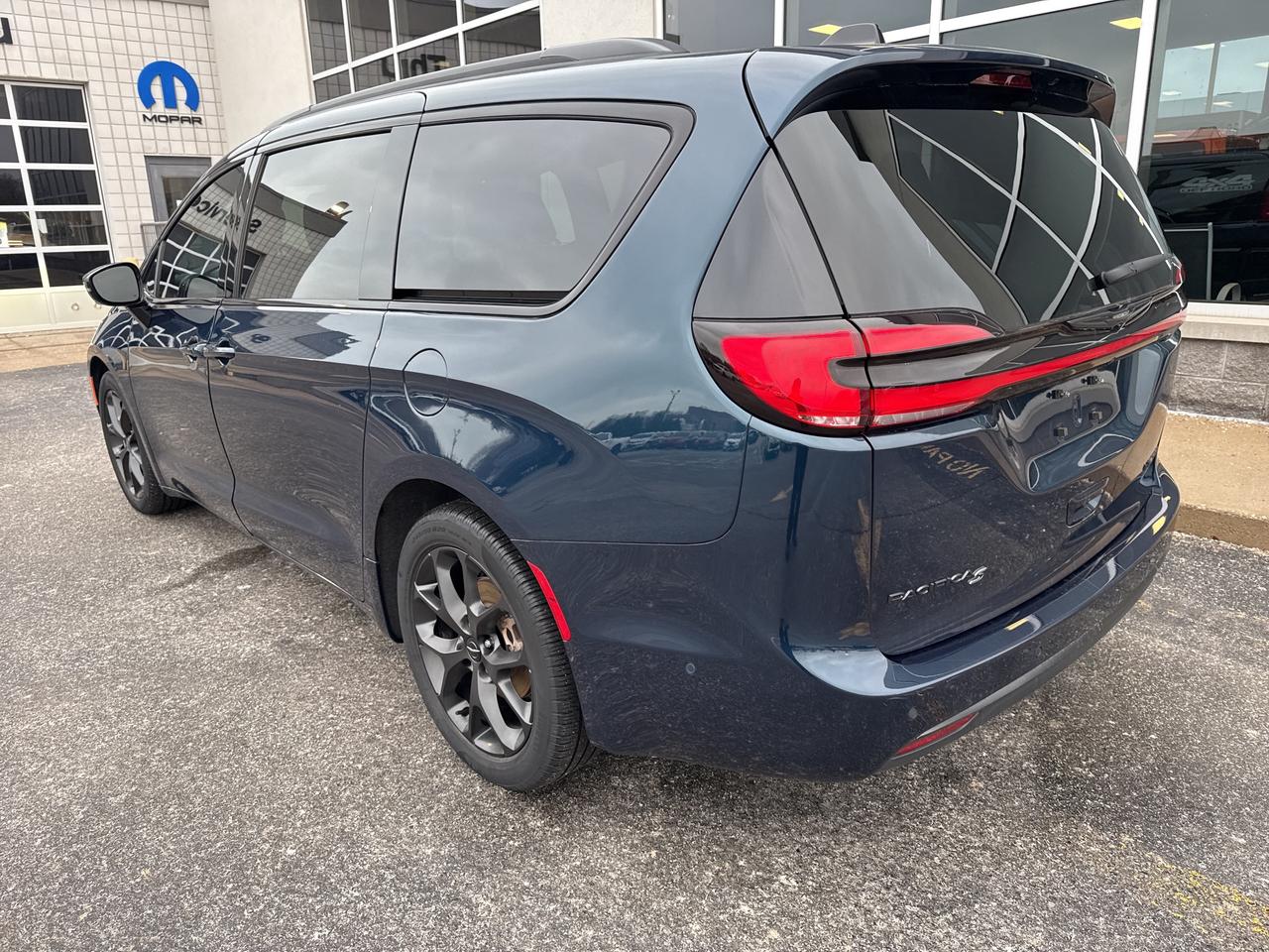 2023 Chrysler Pacifica Limited Photo