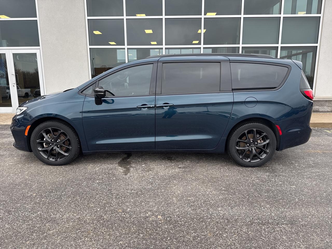 2023 Chrysler Pacifica Limited Photo