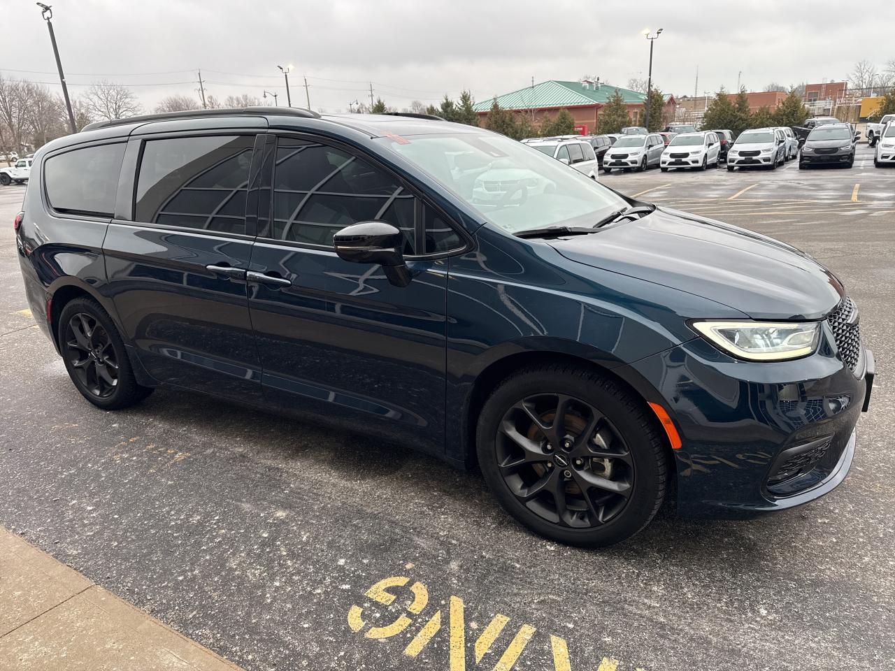 2023 Chrysler Pacifica Limited Photo