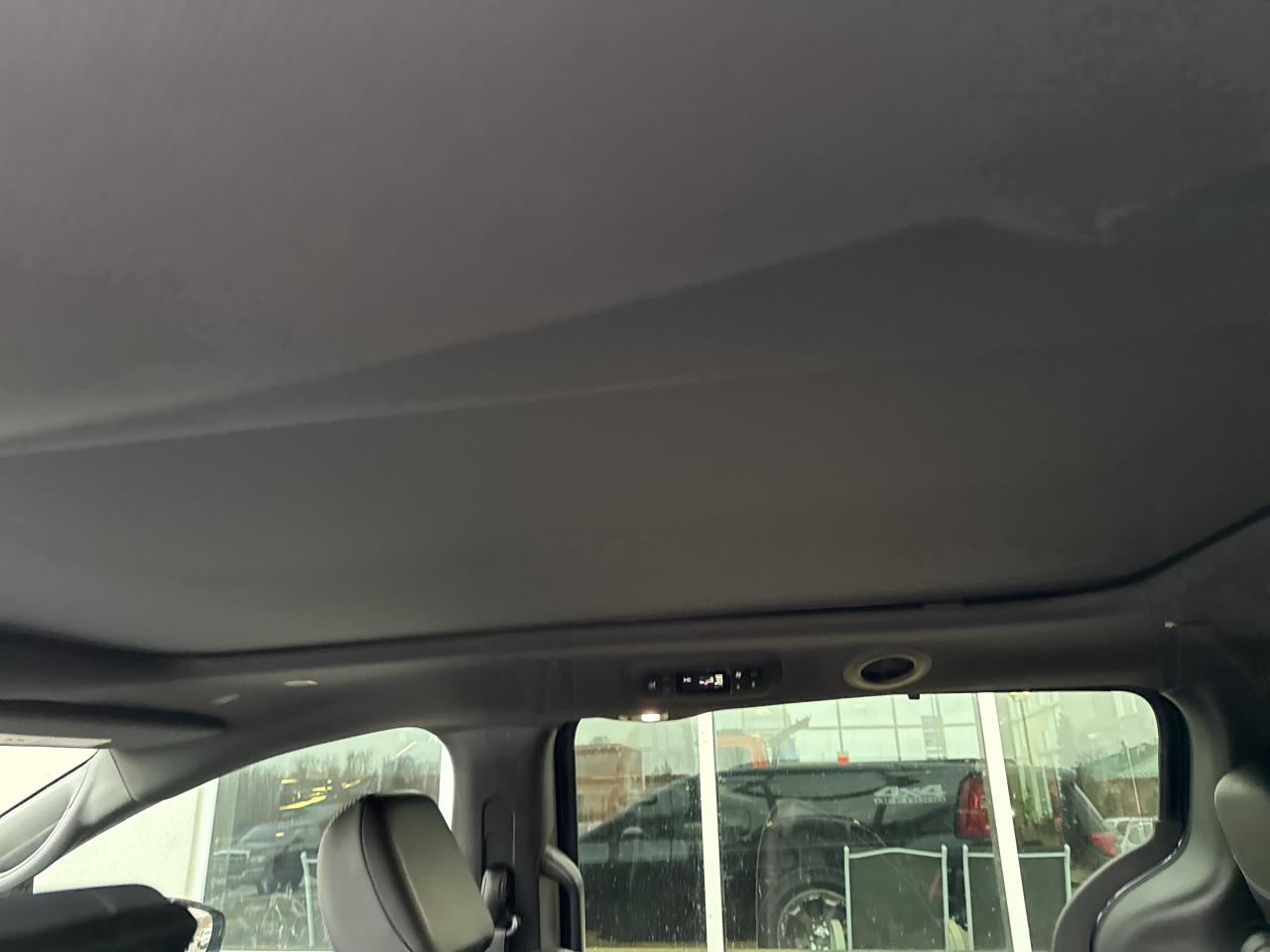 2023 Chrysler Pacifica Limited Photo