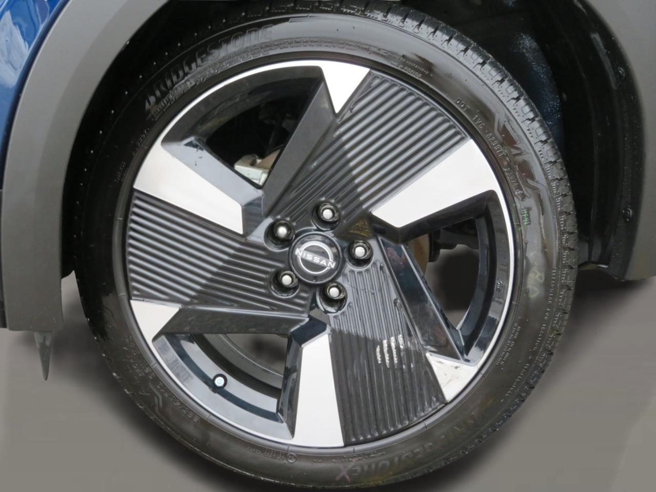 2025 Nissan Kicks SR AWD Photo2