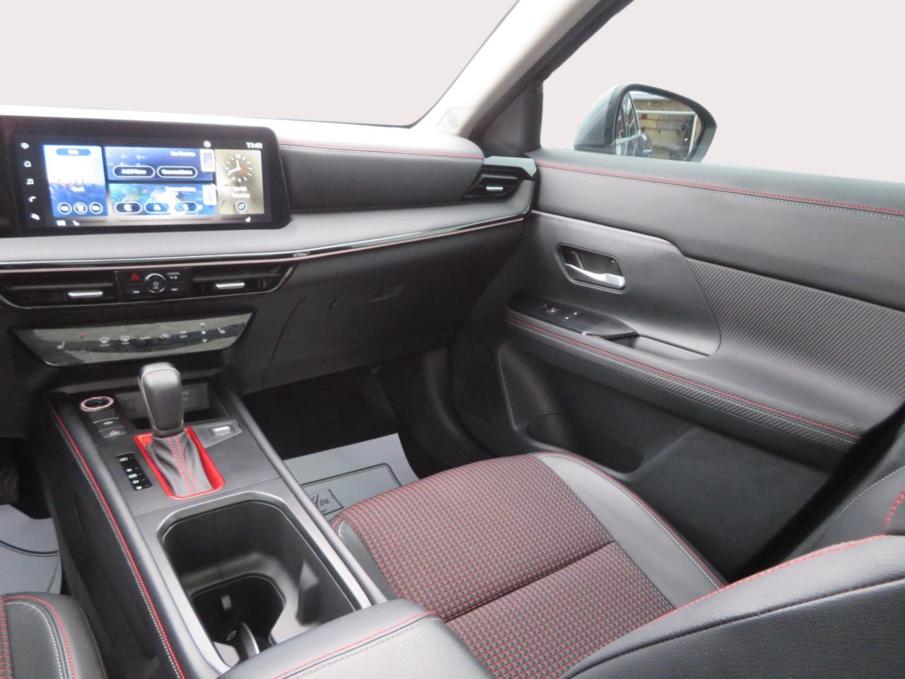 2025 Nissan Kicks SR AWD Photo