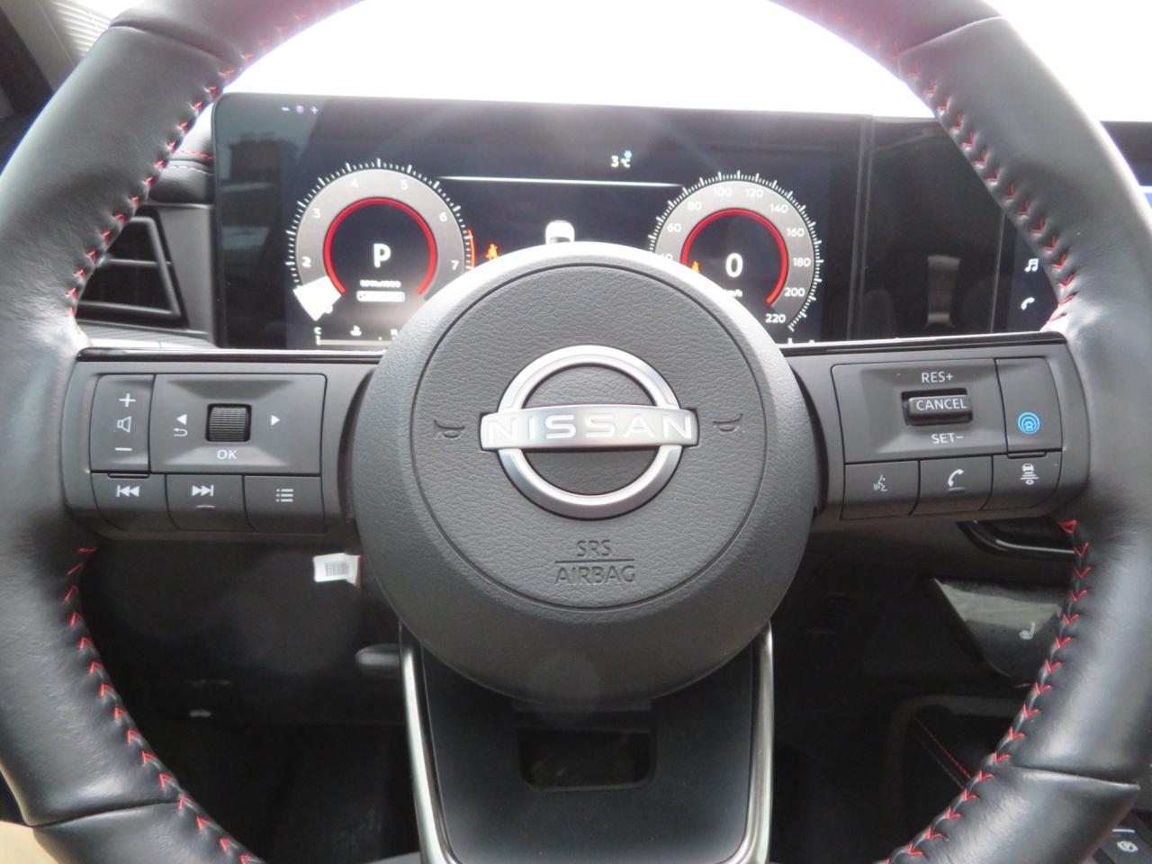 2025 Nissan Kicks SR AWD Photo