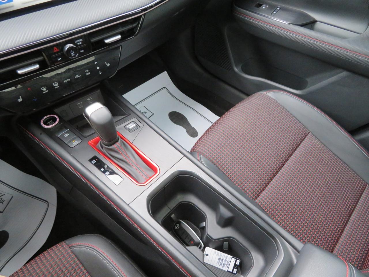 2025 Nissan Kicks SR AWD Photo