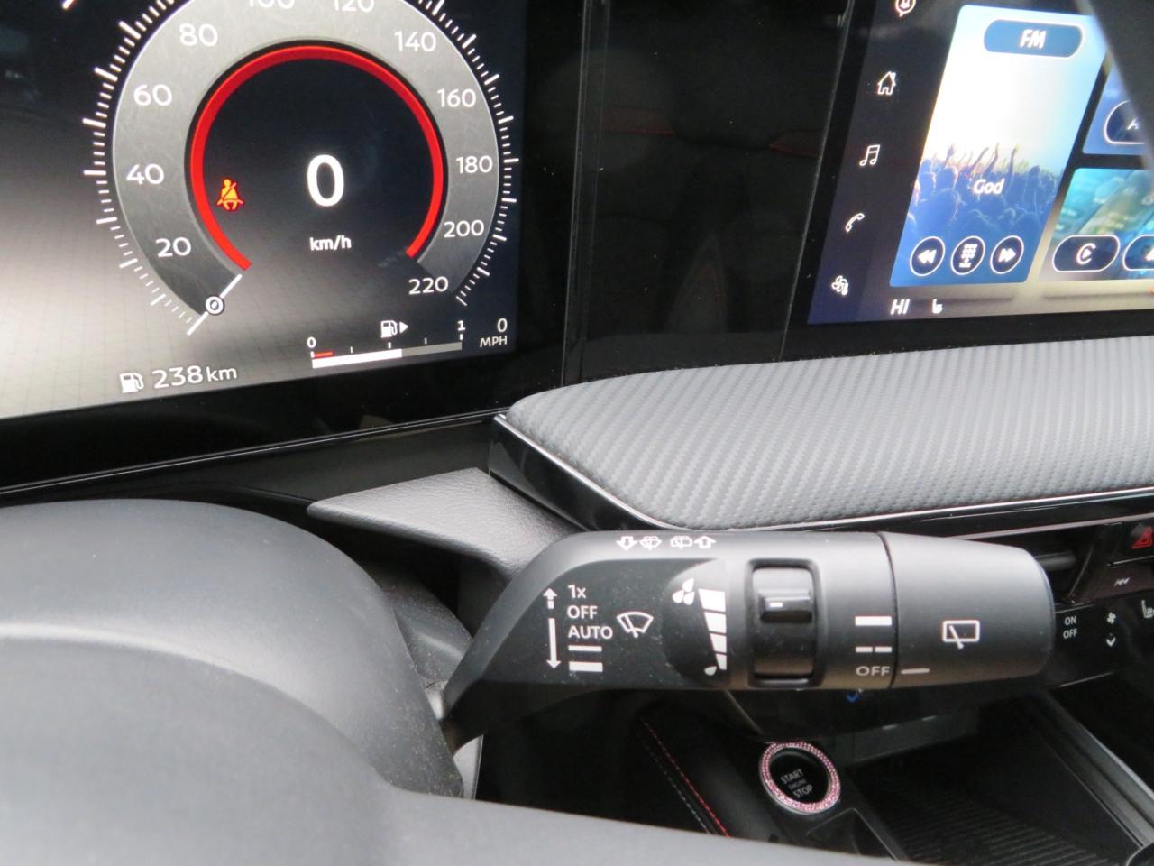 2025 Nissan Kicks SR AWD Photo