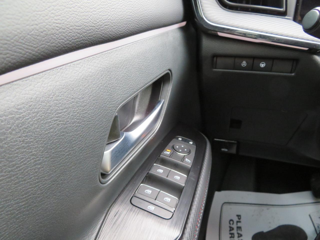 2025 Nissan Kicks SR AWD Photo