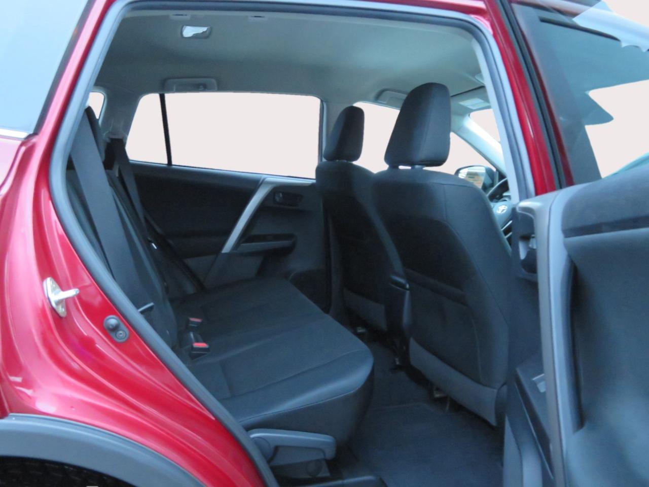 2018 Toyota RAV4 FWD LE Photo