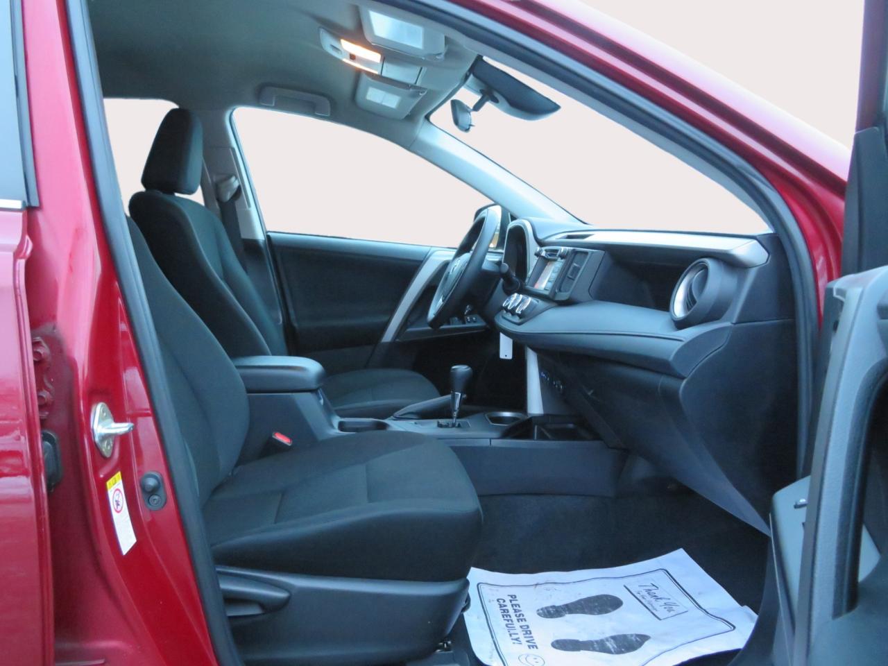 2018 Toyota RAV4 FWD LE Photo